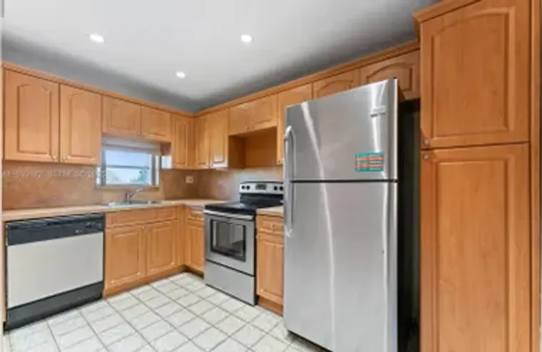 8901 S HOLLYBROOK BLVD 303, PEMBROKE PIN..., Pembroke Pines, FL 33025