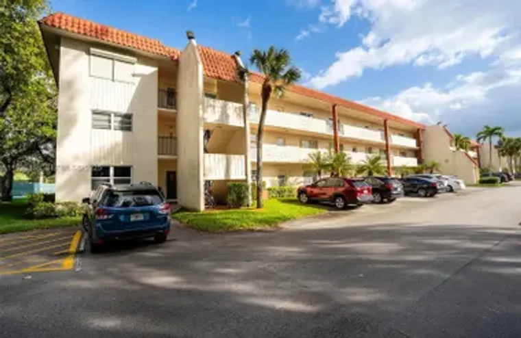 150 S HOLLYBROOK TER 208, PEMBROKE PINES..., Pembroke Pines, FL 33025