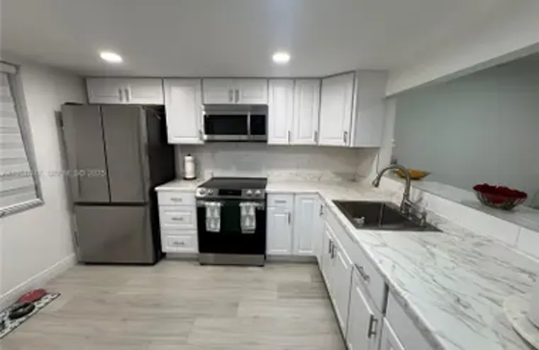 900 COLONY POINT CIR 218, PEMBROKE PINES..., Pembroke Pines, FL 33026