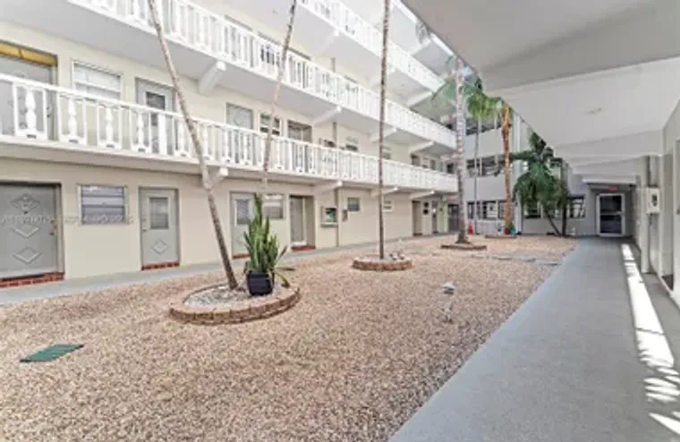 330 SE 2ND ST 103G, HALLANDALE BEACH, FL..., Hallandale Beach, FL 33009