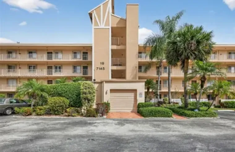 7145 HUNTINGTON LN 205, DELRAY BEACH, FL..., Delray Beach, FL 33446