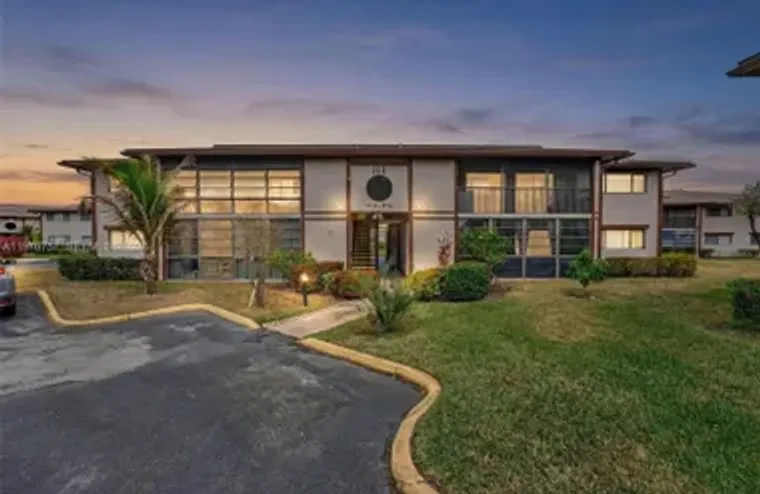 9748 S BELFORT CIR 201, TAMARAC, FL, 333..., Tamarac, FL 33321