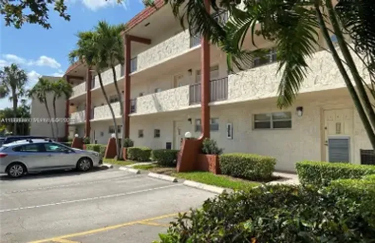 671 S HOLLYBROOK DR 104, PEMBROKE PINES,..., Pembroke Pines, FL 33025