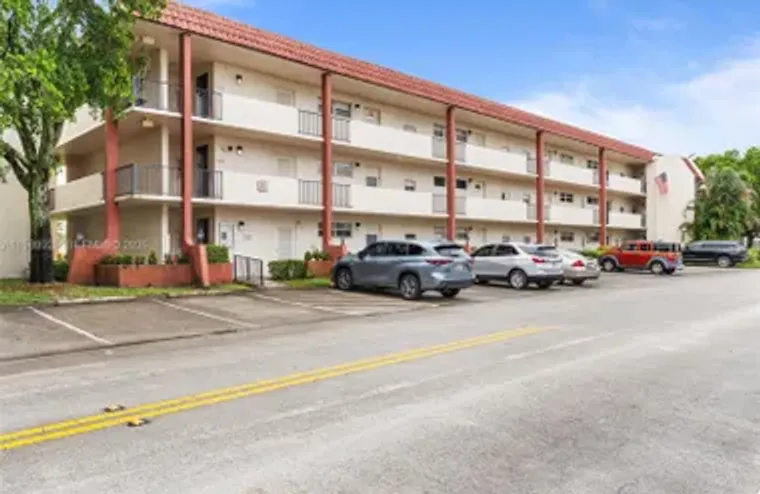 9420 S HOLLYBROOK LAKE DR 206, PEMBROKE ..., Pembroke Pines, FL 33025