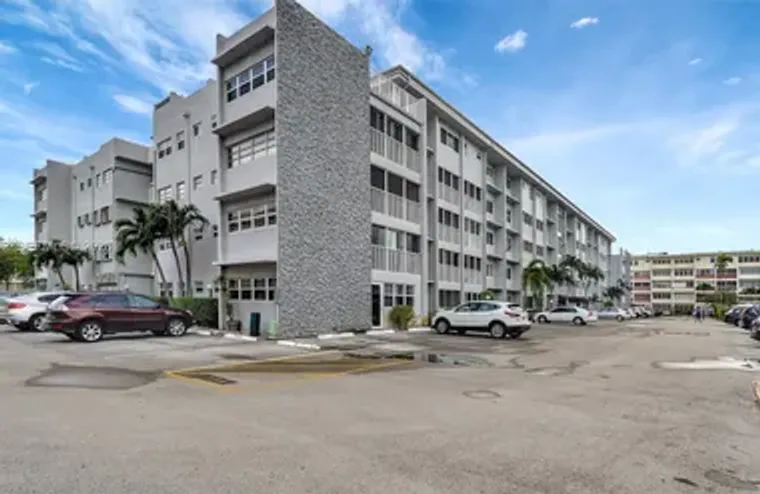 329 SE 3RD ST 502T, HALLANDALE BEACH, FL..., Hallandale Beach, FL 33009