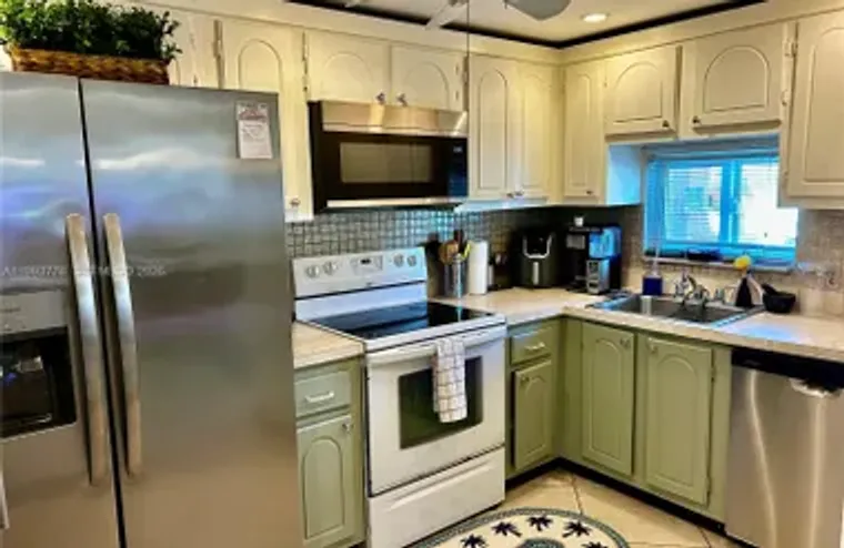 411 S HOLLYBROOK DR 105, PEMBROKE PINES,..., Pembroke Pines, FL 33025