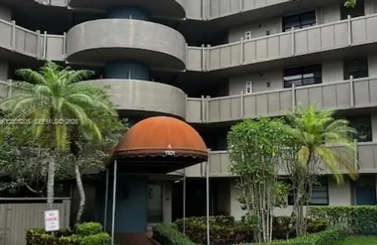 1101 COLONY POINT CIR 318, PEMBROKE PINE..., Pembroke Pines, FL 33026