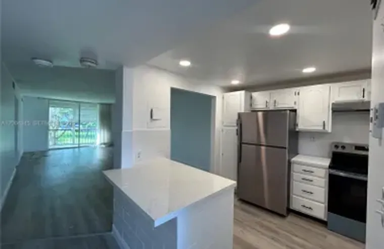 8962 S HOLLYBROOK BLVD 202, PEMBROKE PIN..., Pembroke Pines, FL 33025