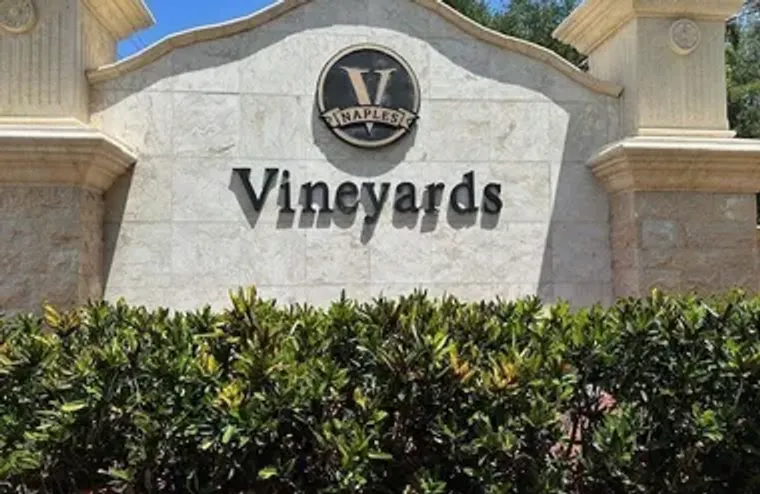 93 SILVER OAKS CIR 3-101, NAPLES, FL, 34..., Naples, FL 34119
