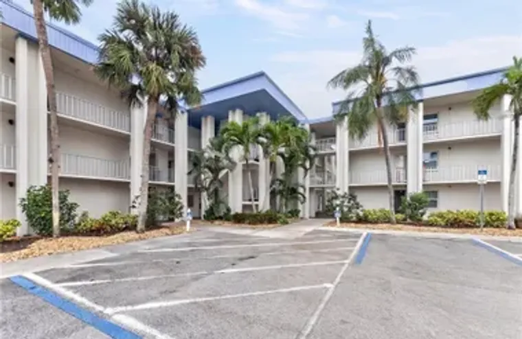 1624 PINE VALLEY DR 218, FORT MYERS, FL,..., Fort Myers, FL 33907
