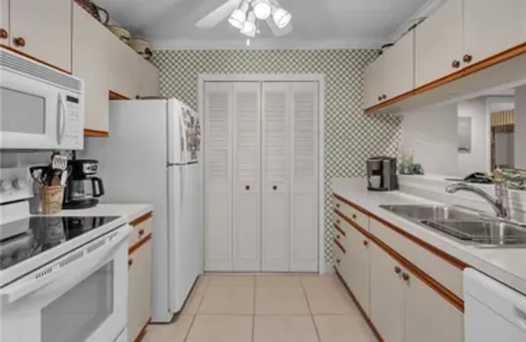 37 PLANTATION DR 204, VERO BEACH, FL, 32..., Vero Beach, FL 32966