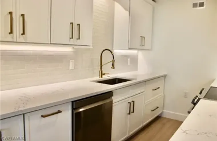 333 HARBOUR DR APT 109, NAPLES, FL, 3410..., Naples, FL 34103