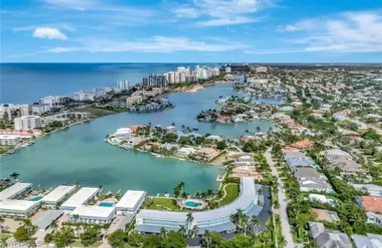 383 HARBOUR DR 304, NAPLES, FL, 34103, Naples, FL 34103