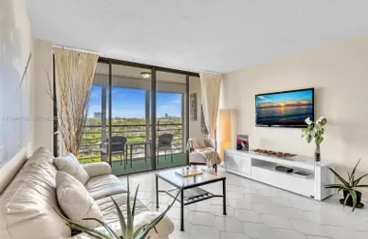 20400 W COUNTRY CLUB DR 817, AVENTURA, F..., Aventura, FL 33180