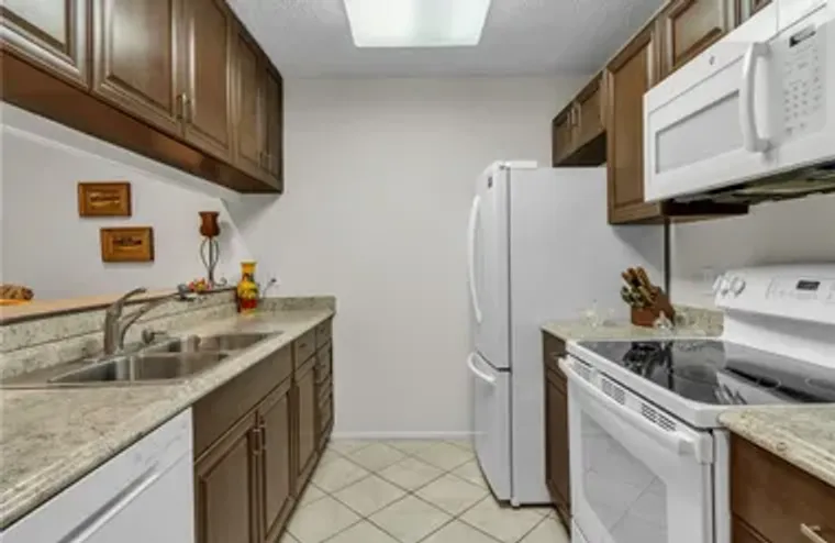 9 PLANTATION DR APT 102, VERO BEACH, FL,..., Vero Beach, FL 32966