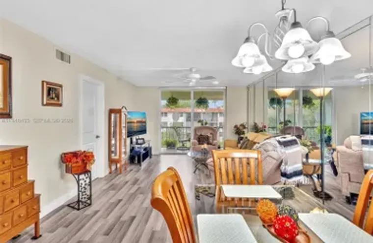 9420 S HOLLYBROOK LAKE DR 302, PEMBROKE ..., Pembroke Pines, FL 33025