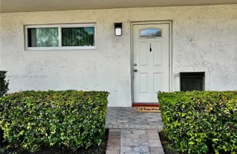 411 S HOLLYBROOK DR 105, PEMBROKE PINES,..., Pembroke Pines, FL 33025