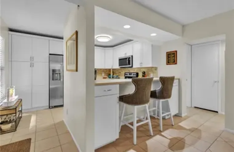 9 PLANTATION DR APT 204, VERO BEACH, FL,..., Vero Beach, FL 32966