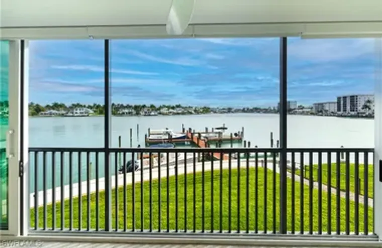 222 HARBOUR DR 218, NAPLES, FL, 34103, Naples, FL 34103