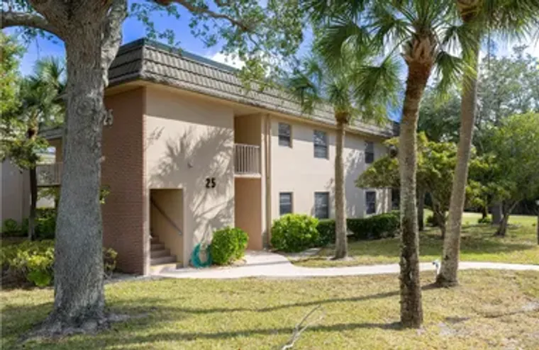 25 VISTA GARDENS TRL APT 201, VERO BEACH..., Vero Beach, FL 32962