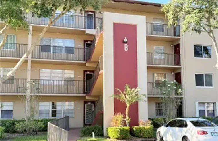 850 SW 133RD TER APT 416B, PEMBROKE PINE..., Pembroke Pines, FL 33027