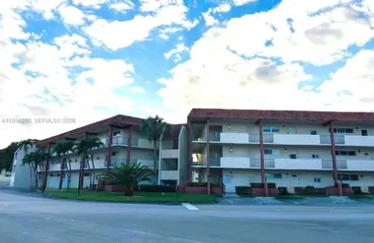 411 S HOLLYBROOK DR 305, PEMBROKE PINES,..., Pembroke Pines, FL 33025