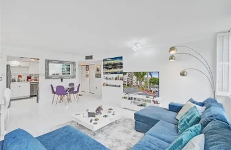 1400 SAINT CHARLES PL 204, PEMBROKE PINE..., Pembroke Pines, FL 33026