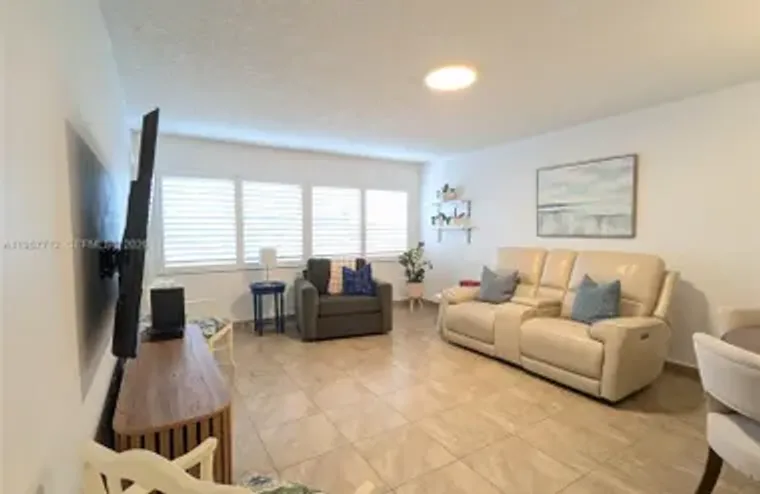 330 SE 2ND ST APT 102E, HALLANDALE BEACH..., Hallandale Beach, FL 33009