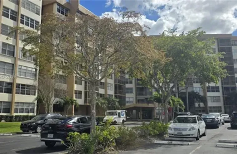 1200 SAINT CHARLES PL 207, PEMBROKE PINE..., Pembroke Pines, FL 33026