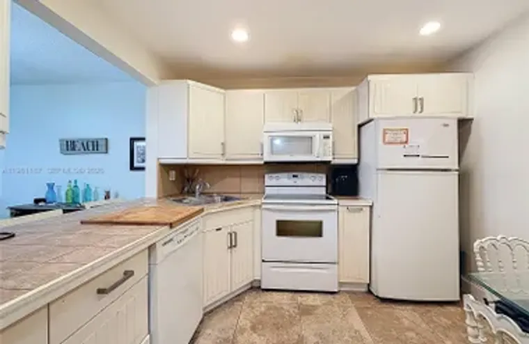 410 SE 2ND ST 115, HALLANDALE BEACH, FL,..., Hallandale Beach, FL 33009