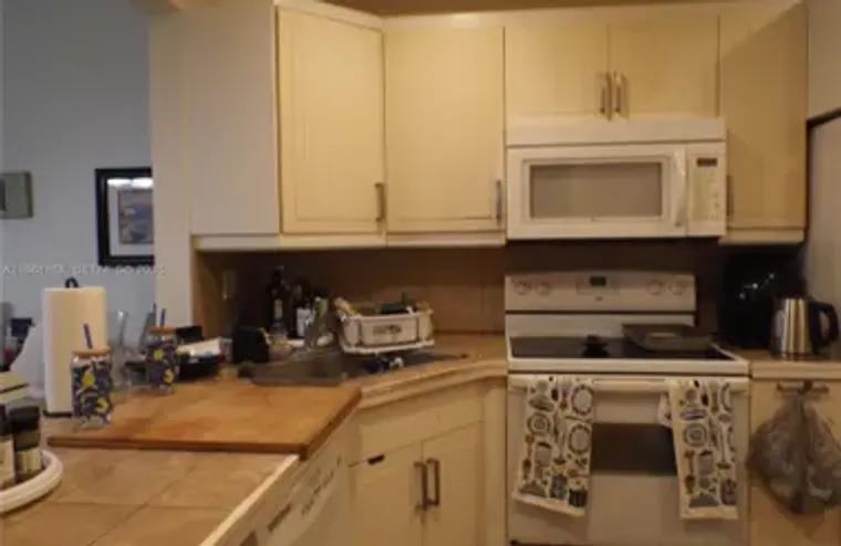 410 SE 2ND ST 115, HALLANDALE BEACH, FL,..., Hallandale Beach, FL 33009