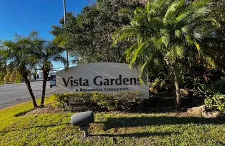 17 VISTA GARDENS TRL APT 102, VERO BEACH..., Vero Beach, FL 32962
