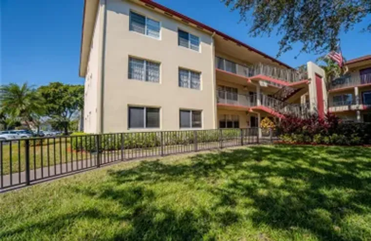 251 SW 134TH WAY APT 302M, PEMBROKE PINE..., Pembroke Pines, FL 33027
