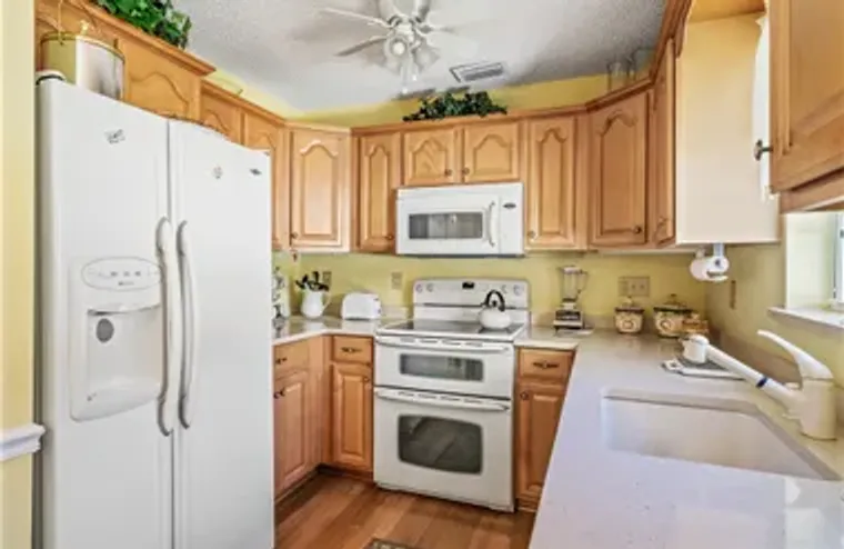 5400 HIGHWAY A1A APT H24, VERO BEACH, FL..., Vero Beach, FL 32963