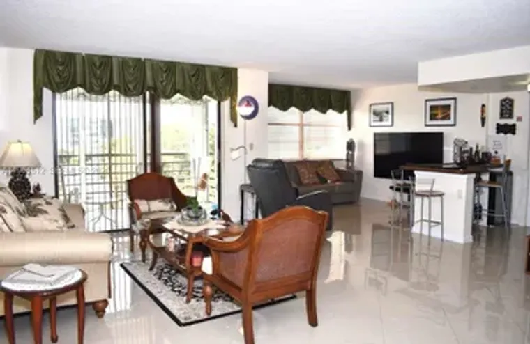 1300 SAINT CHARLES PL 617, PEMBROKE PINE..., Pembroke Pines, FL 33026
