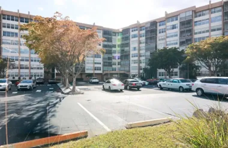 1200 SAINT CHARLES PL 302, PEMBROKE PINE..., Pembroke Pines, FL 33026