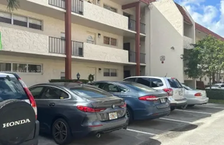 8960 S HOLLYBROOK BLVD 109, PEMBROKE PIN..., Pembroke Pines, FL 33025