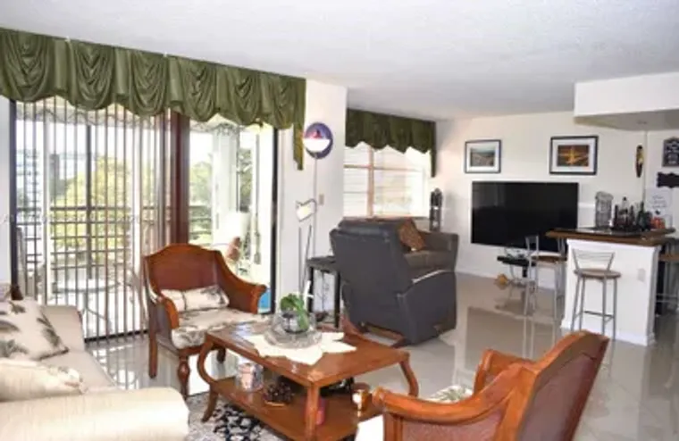 1300 SAINT CHARLES PL 617, PEMBROKE PINE..., Pembroke Pines, FL 33026