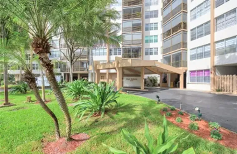 1400 SAINT CHARLES PL 420, PEMBROKE PINE..., Pembroke Pines, FL 33026