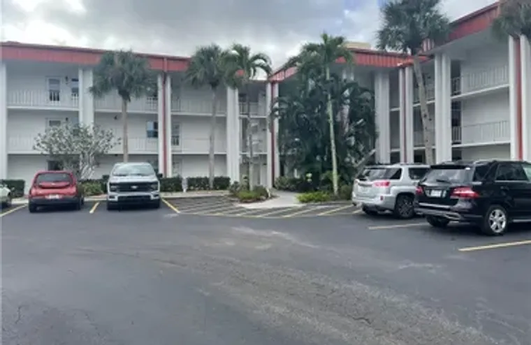 1700 PINE VALLEY DR 107, FORT MYERS, FL,..., Fort Myers, FL 33907