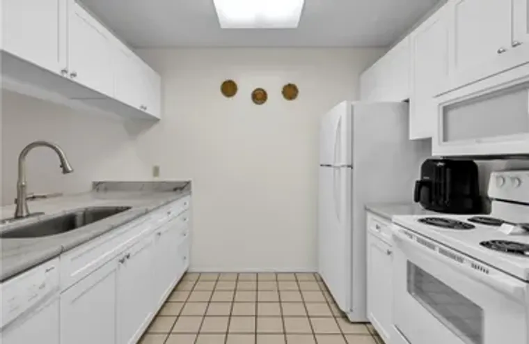 30 PLANTATION DR 205, VERO BEACH, FL, 32..., Vero Beach, FL 32966