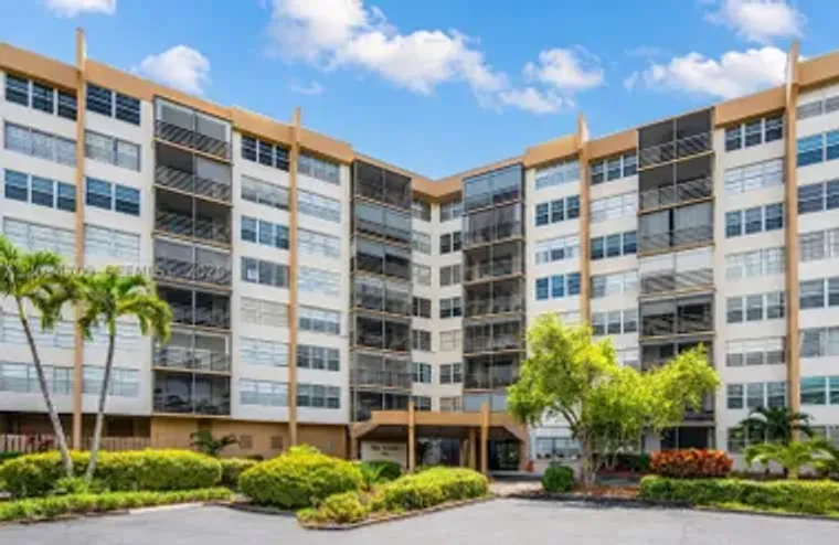900 SAINT CHARLES PL L6, PEMBROKE PINES,..., Pembroke Pines, FL 33026