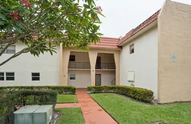 180 LAKE FRANCES DR, WEST PALM BEACH, FL..., West Palm Beach, FL 33411