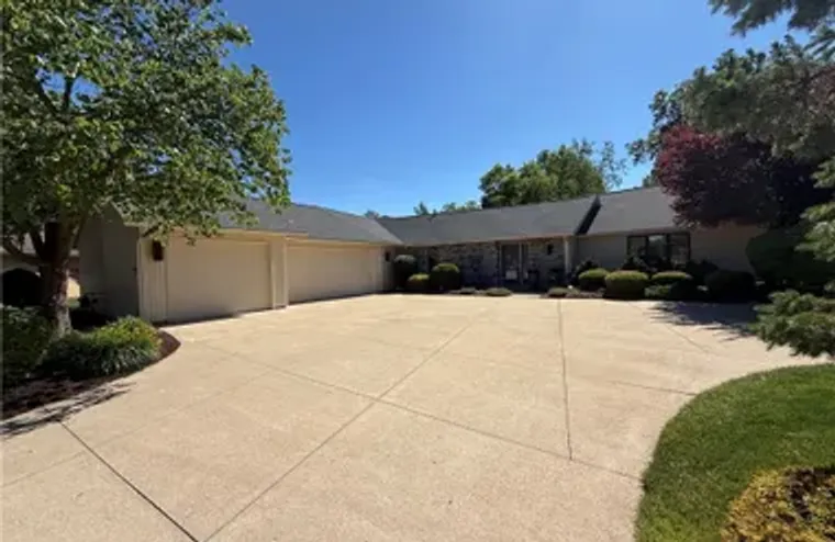 33009 WOODHAVEN CIR, NORTH RIDGEVILLE, O..., North Ridgeville, OH 44039