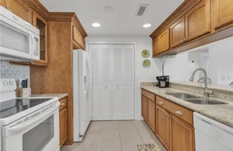 38 PLANTATION DR 101, VERO BEACH, FL, 32..., Vero Beach, FL 32966