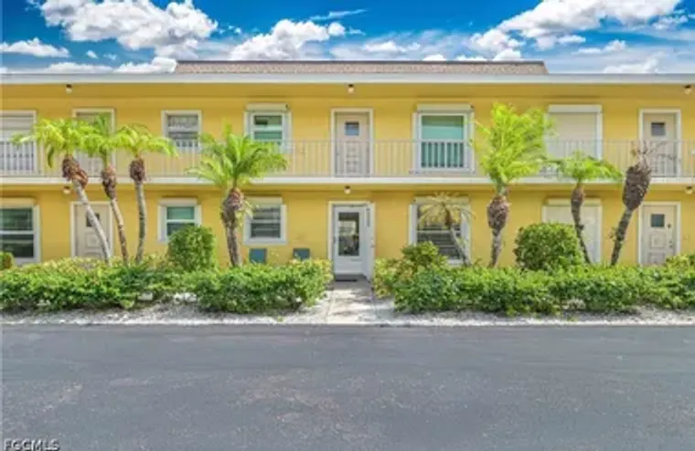 351 CHARLEMAGNE BLVD 105A, NAPLES, FL, 3..., Naples, FL 34112