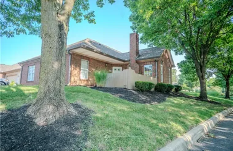 19 EDINBURGH VILLAGE DR, CENTERVILLE, OH..., Centerville, OH 45458