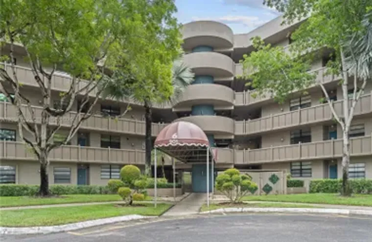 901 COLONY POINT CIR 112, PEMBROKE PINES..., Pembroke Pines, FL 33026