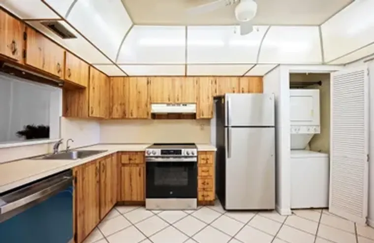 900 COLONY POINT CIR 121, PEMBROKE PINES..., Pembroke Pines, FL 33026
