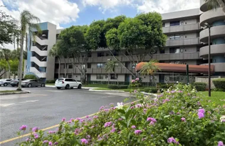 1100 COLONY POINT CIR 316, PEMBROKE PINE..., Pembroke Pines, FL 33026